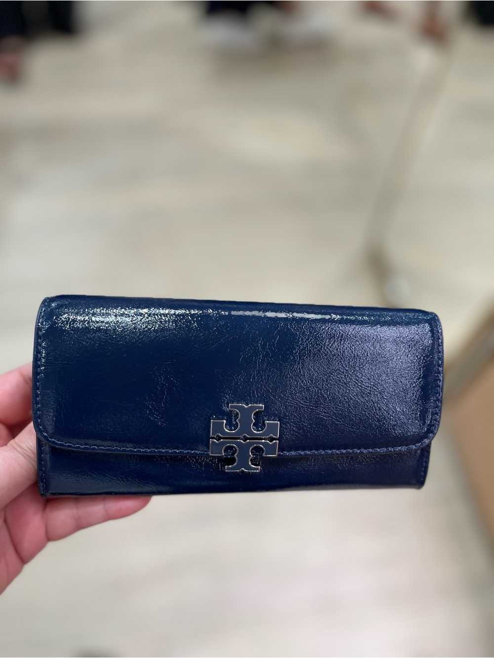 Tory Burch Britten crinkle shine  Envelope Wallet NWT